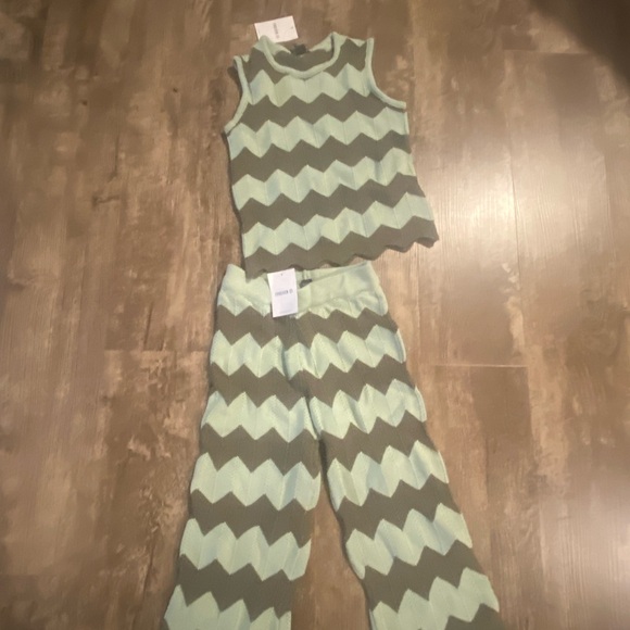 Forever 21 Mint and Brown Chevron Knit Set - Picture 1 of 4
